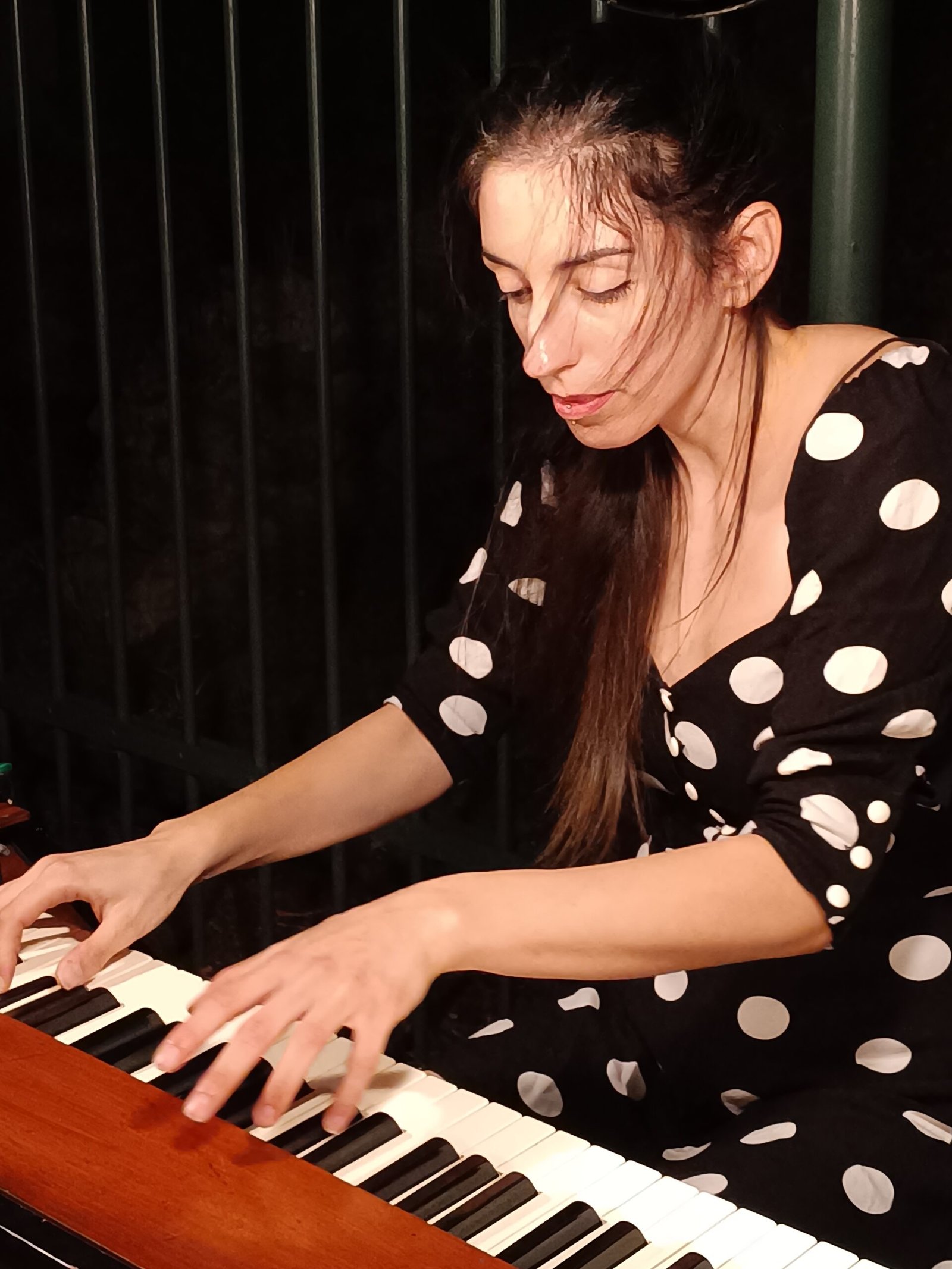dora_piano2